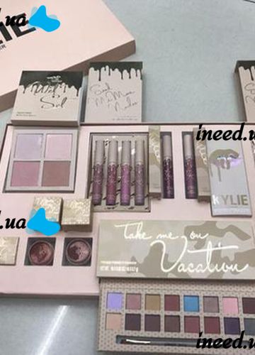 Large Gift Set of cosmetics Kylie Jenner Gold 12 in 1 Gold