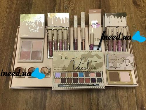 Large Gift Set of cosmetics Kylie Jenner Gold 12 in 1 Gold