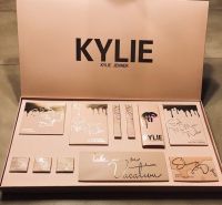 Large Gift Set of cosmetics Kylie Jenner Gold 12 in 1 Gold