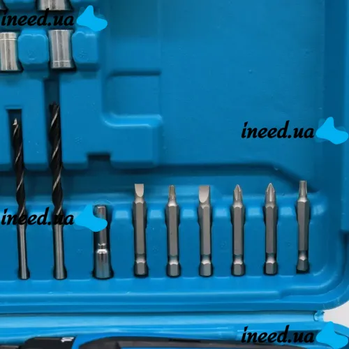 Makita DF330DWE rechargeable screwdriver 12V 2AH Li-Ion + spare battery in a case and a set of tools