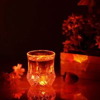 Стакан з LED підсвічуванням Flash Cup 200 мл прозора світяться чашка з автоматичним світлодіодним миготливим дном, кружка для напоїв на батарейці