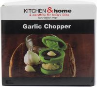 Ручний прес подрібнювач часнику Garlic Chopper кухонна чеснокодавка для дрібних продуктів, часничниця зі знімним контейнером і насадками Зелена