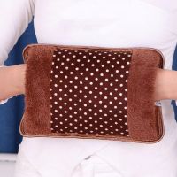 Электрическая водяная грелка Hot Water Bag HD-03 для согревания рук 500W Плюшевая мягкая муфта электрогрелка с подогревом 34х24 см от сети Коричневая