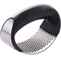 Прес подрібнювач Arc-Shaped Garlic Press для часнику, Ручна часничниця, Часникодавка, натискна часникодавилка з нержавіючої сталі Чорна