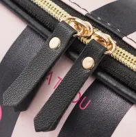 Дорожня косметичка органайзер Tatadu Love 21x13x8 см для зберігання косметики, Сумка Make up bag з відсіками для пензлів на блискавці з ручкою Чорна