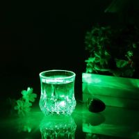 Стакан з LED підсвічуванням Flash Cup 200 мл прозора світяться чашка з автоматичним світлодіодним миготливим дном, кружка для напоїв на батарейці