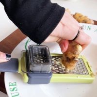 Manual Garlic Grater Functional Kitchen Gardget, Manual Kitchen Chopper, Garlic Grinder, Shredder-Grater, Presser, pres, Chocolate Cheese